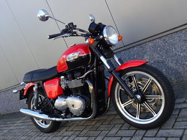 triumph - bonneville-se