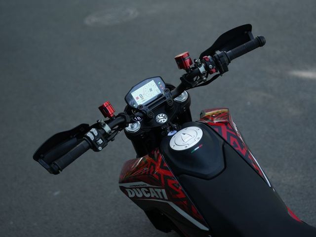 ducati - hypermotard-950
