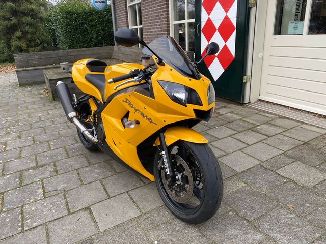 triumph - daytona-600