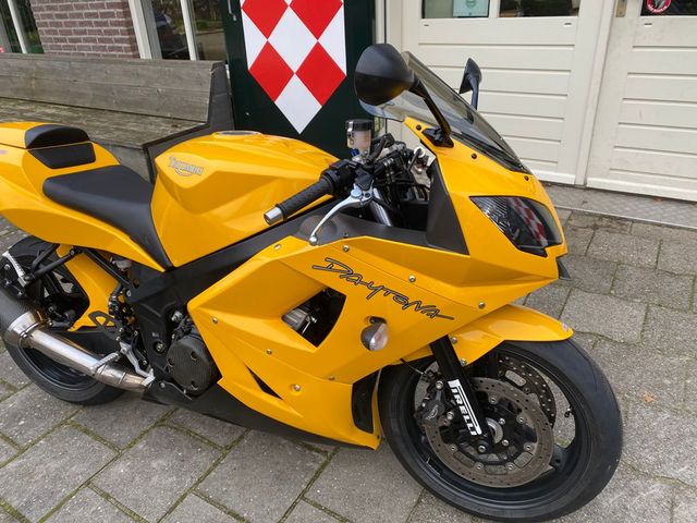triumph - daytona-600