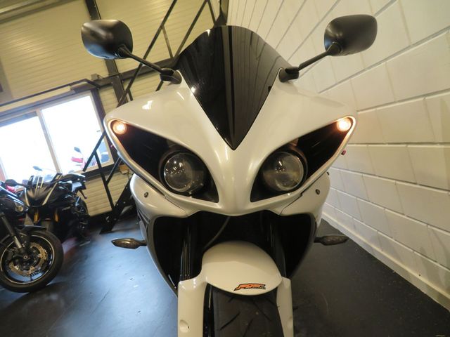yamaha - yzf-r1