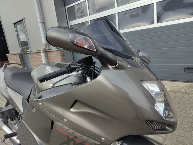 honda - cbr-1100--xx-super-blackbird