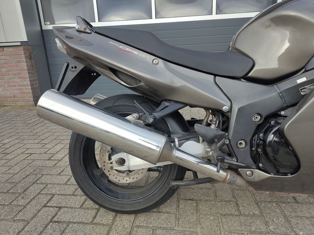 honda - cbr-1100--xx-super-blackbird