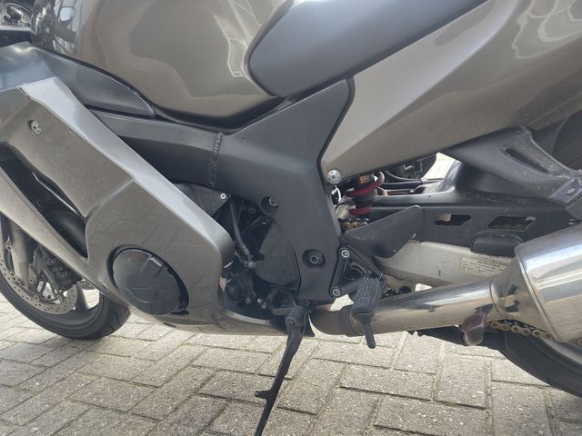 honda - cbr-1100--xx-super-blackbird