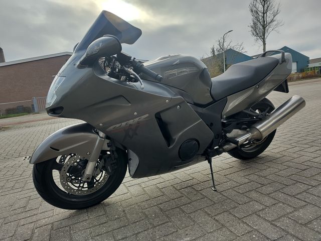 honda - cbr-1100--xx-super-blackbird