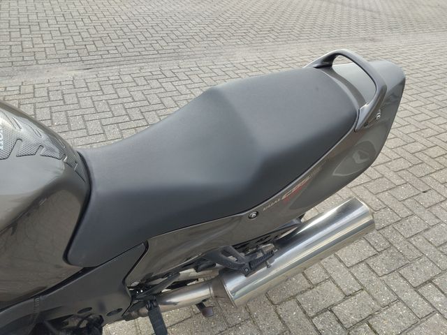 honda - cbr-1100--xx-super-blackbird