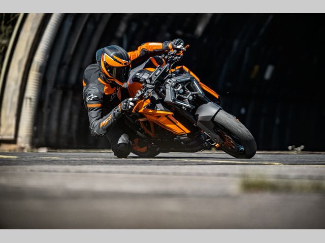 ktm - 1390-super-duke-r