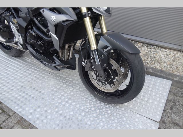 suzuki - gsr-750-a