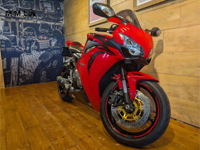 honda - cbr-1000-rr-fireblade