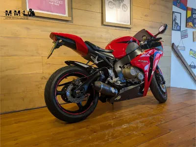 HONDA CBR 1000 RR FIREBLADE – foto 4
