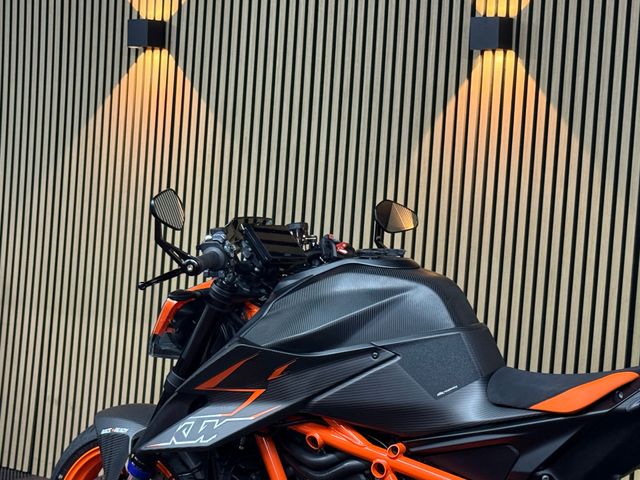 ktm - 1290-super-duke-r-evo