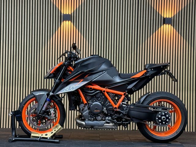 ktm - 1290-super-duke-r-evo