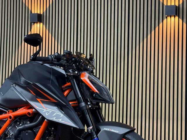 ktm - 1290-super-duke-r-evo