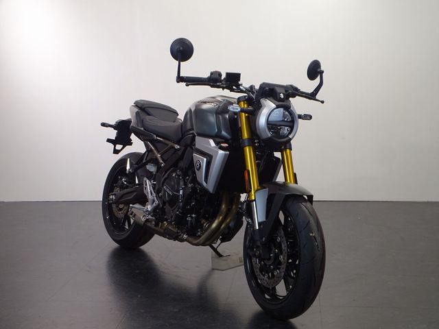 suzuki - gsx-8t