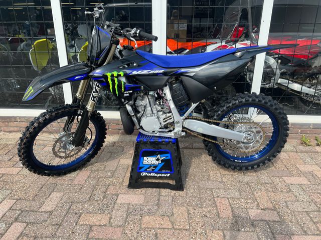 yamaha - yz-250-monster-energy-yamaha-racing-edition