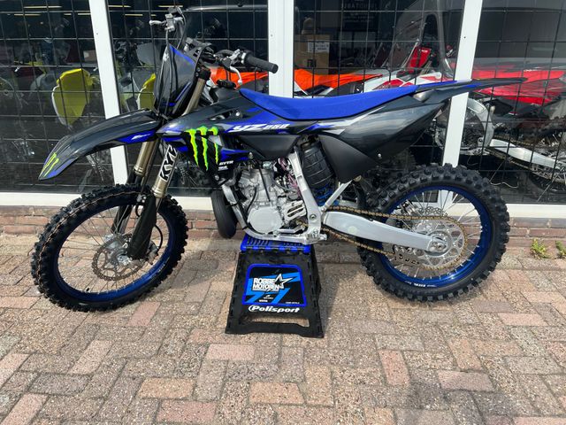 yamaha - yz-250-monster-energy-yamaha-racing-edition