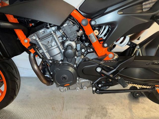 ktm - 890-duke-r