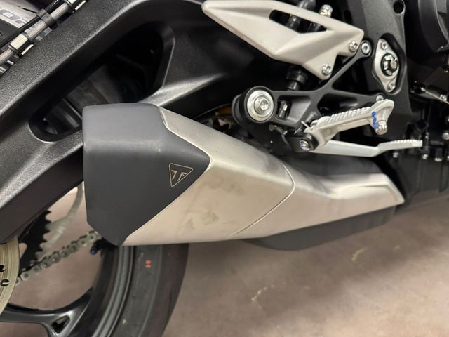 triumph - street-triple-rs