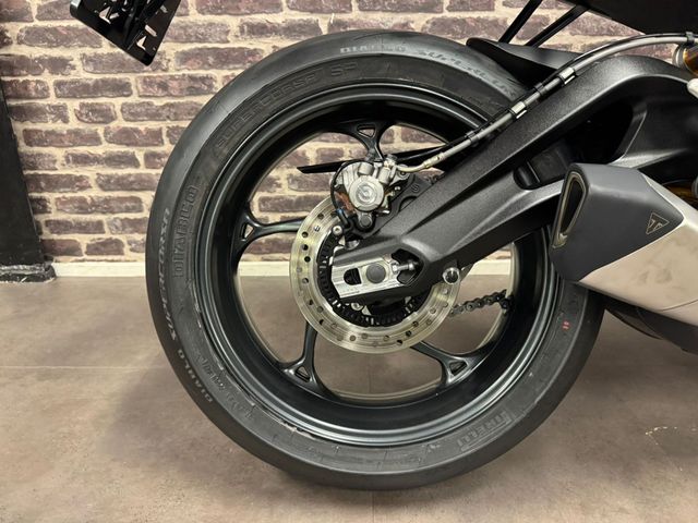 triumph - street-triple-rs