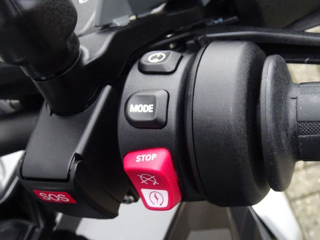 bmw - r-1300-gs-triple-black