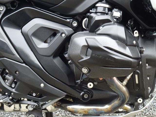 bmw - r-1300-gs-triple-black