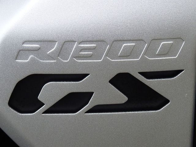 bmw - r-1300-gs-triple-black