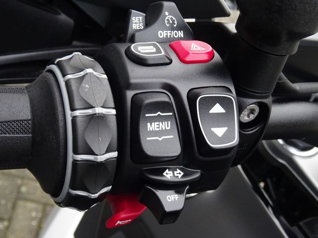 bmw - r-1300-gs-triple-black