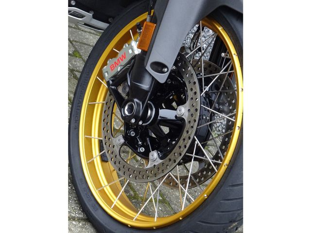 bmw - r-1300-gs-triple-black