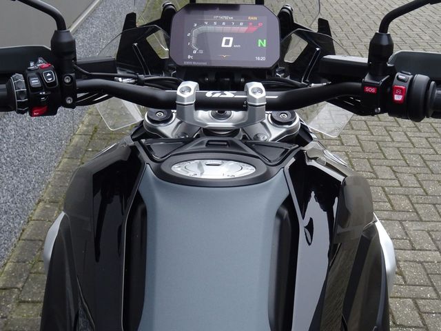 bmw - r-1300-gs-triple-black