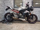 TRIUMPH STREET TRIPLE 765 R