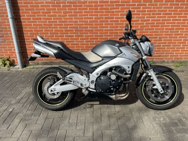 suzuki - gsr-600