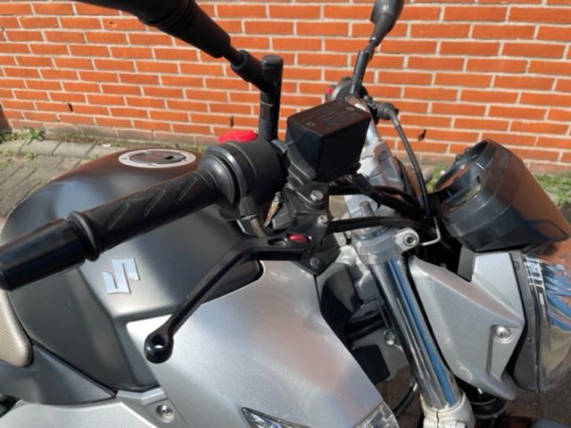 suzuki - gsr-600