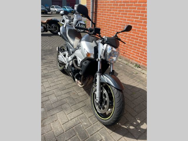 suzuki - gsr-600