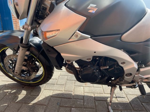 suzuki - gsr-600