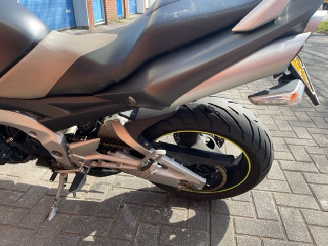 suzuki - gsr-600