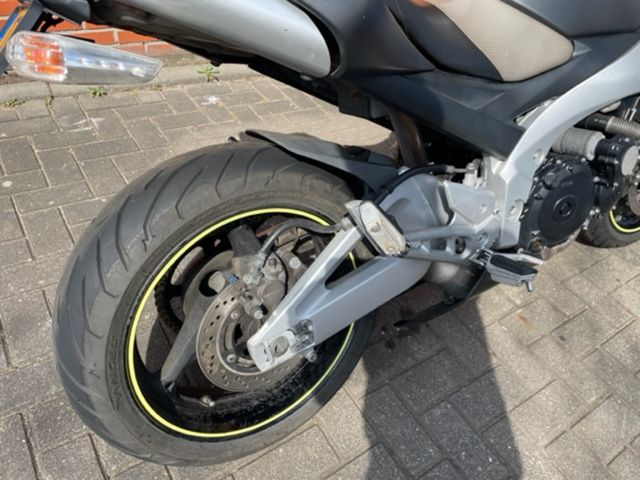 suzuki - gsr-600