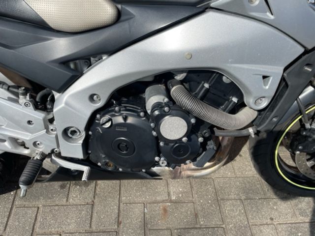 suzuki - gsr-600