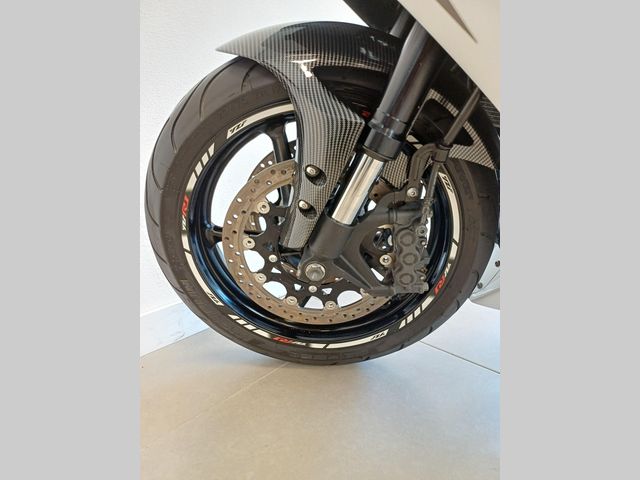 yamaha - yzf-r1