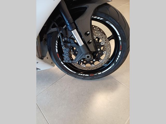 yamaha - yzf-r1
