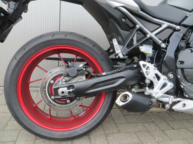 suzuki - gsx-8r