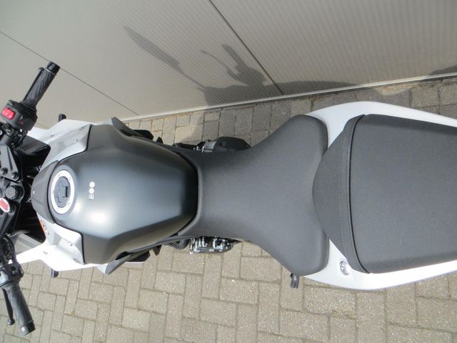 suzuki - gsx-8r