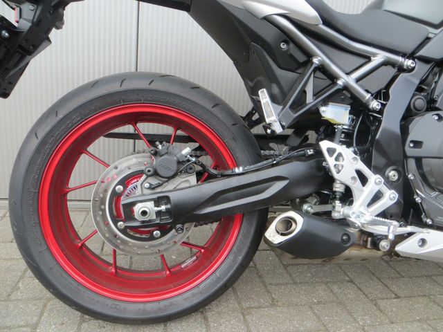 suzuki - gsx-8r