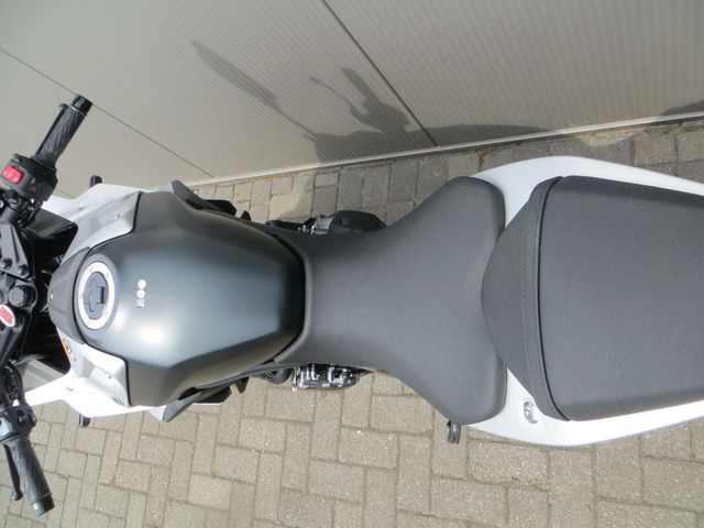 suzuki - gsx-8r