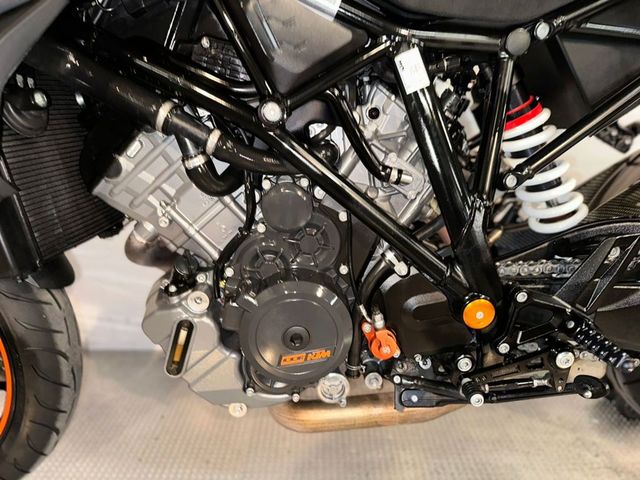 ktm - 1290-super-duke-r