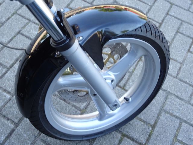moto-guzzi - breva-750