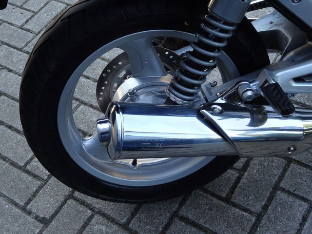 moto-guzzi - breva-750