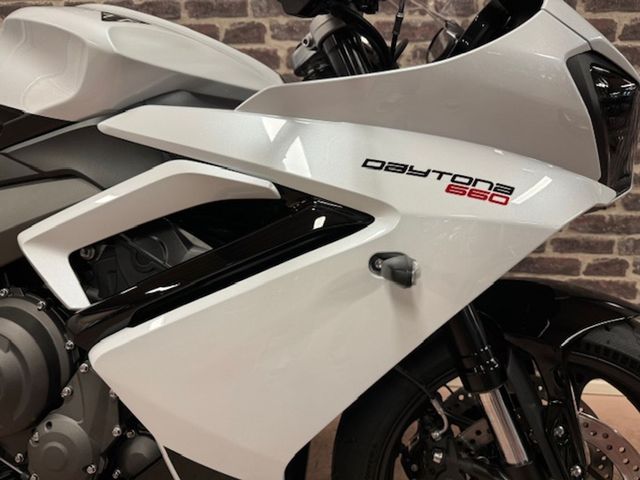 triumph - daytona-660