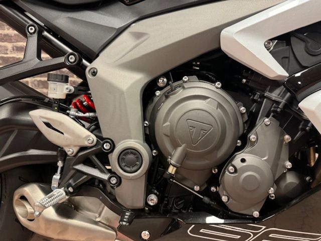 triumph - daytona-660