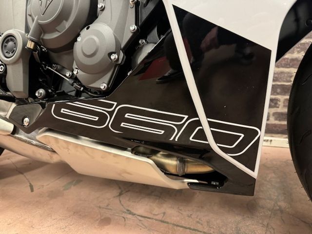 triumph - daytona-660