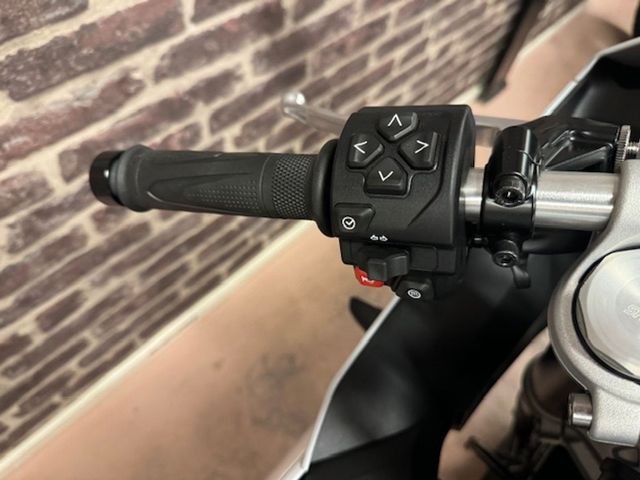 triumph - daytona-660